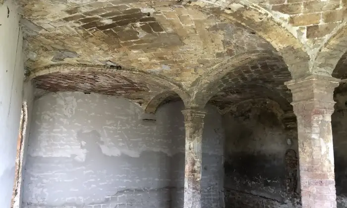 Rexer-San-Benedetto-Po-Casale-al-rustico-di-circa-mq-Cantina
