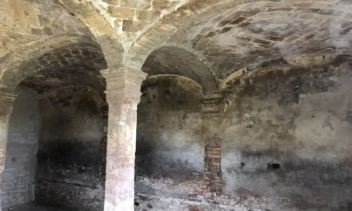 Rexer-San-Benedetto-Po-Casale-al-rustico-di-circa-mq-Cantina