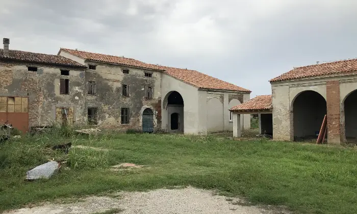 Rexer-San-Benedetto-Po-Casale-al-rustico-di-circa-mq-Giardino