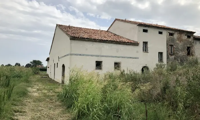 Rexer-San-Benedetto-Po-Casale-al-rustico-di-circa-mq-Terrazzo