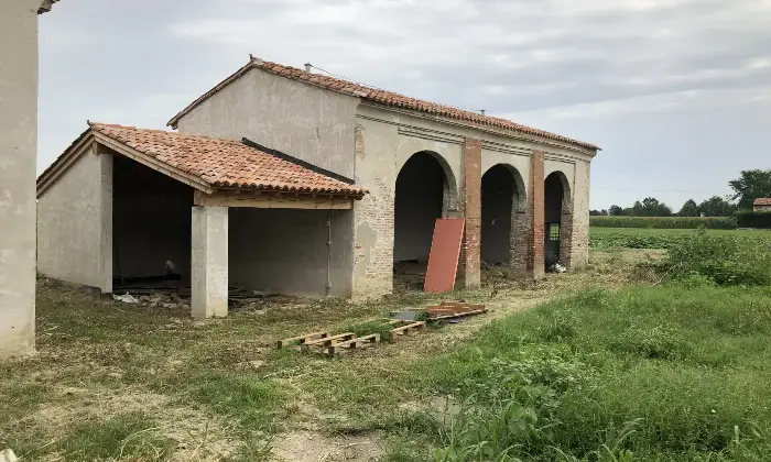Rexer-San-Benedetto-Po-Casale-al-rustico-di-circa-mq-Giardino