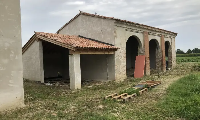 Rexer-San-Benedetto-Po-Casale-al-rustico-di-circa-mq-Giardino