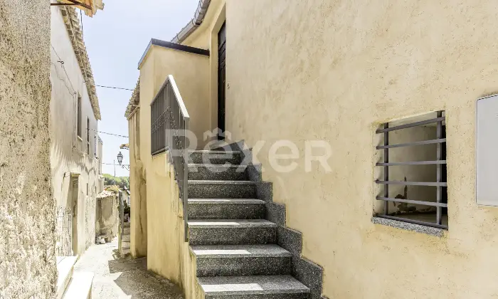 Rexer-Gerace-Casa-indipendente-su-due-piani-Altro