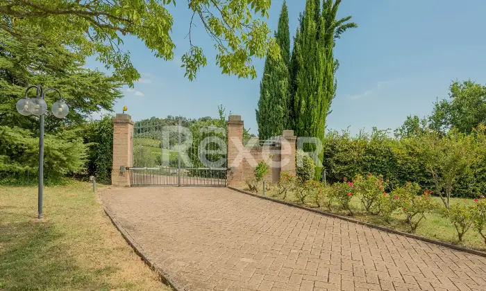 Rexer-Castrocaro-Terme-e-Terra-del-Sole-Villa-di-pregio-con-piscina-e-ettari-di-terreno-Altro