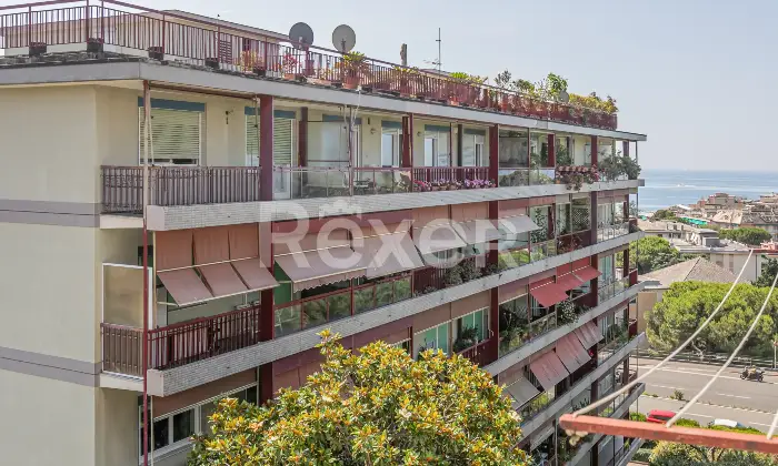 Rexer-Genova-Ampio-e-luminoso-appartamento-in-conteso-signorile-Altro