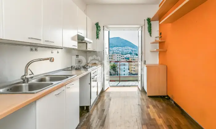 Rexer-Genova-Ampio-e-luminoso-appartamento-in-conteso-signorile-Altro