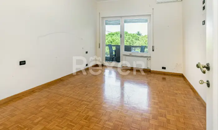 Rexer-Genova-Ampio-e-luminoso-appartamento-in-conteso-signorile-Altro