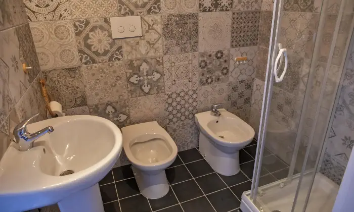 Rexer-Badolato-Vendita-palazzina-ristrutturata-Bagno