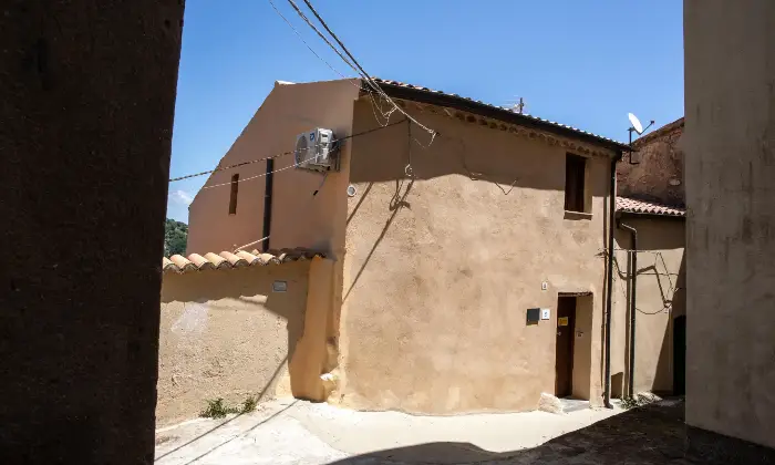 Rexer-Badolato-Vendita-palazzina-ristrutturata-Garage