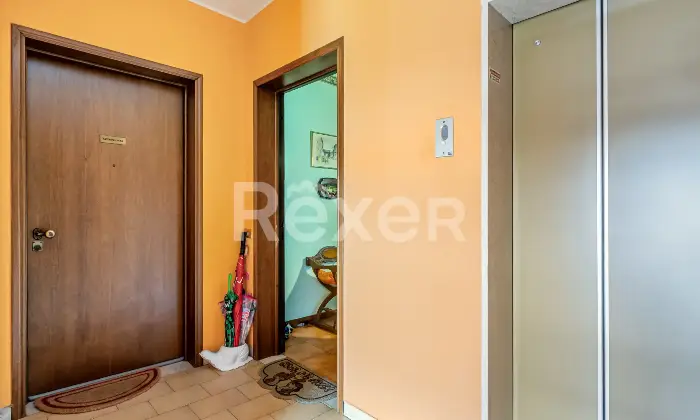Rexer-Osio-Sotto-TRILOCALE-ULTIMO-PIANO-CON-BOX-E-LOCALE-DEPOSTITO-Altro