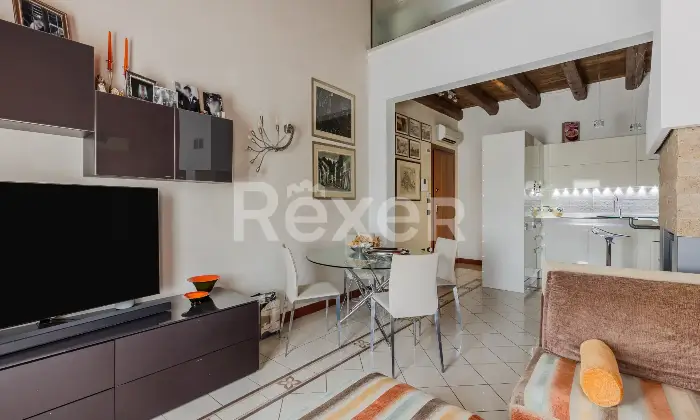 Rexer-Rovigo-Affascinante-appartamento-con-soppalco-e-camino-in-contesto-esclusivo-Altro
