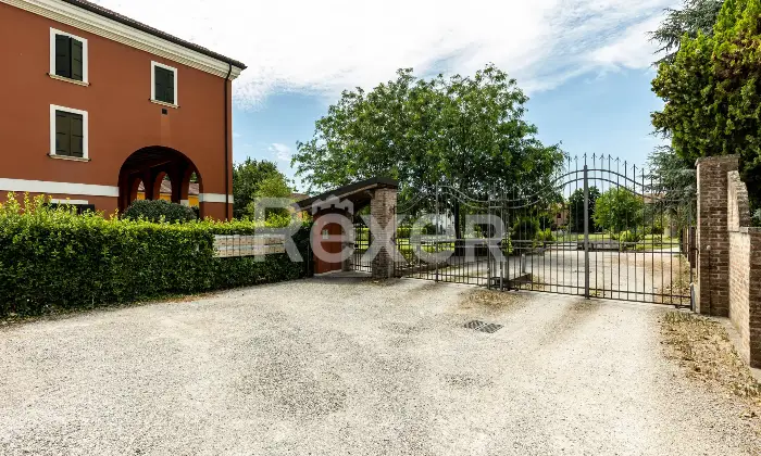 Rexer-Rovigo-Affascinante-appartamento-con-soppalco-e-camino-in-contesto-esclusivo-Altro