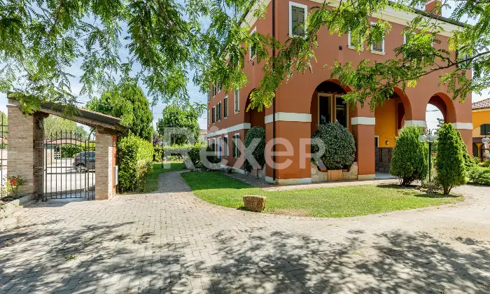 Rexer-Rovigo-Affascinante-appartamento-con-soppalco-e-camino-in-contesto-esclusivo-Altro