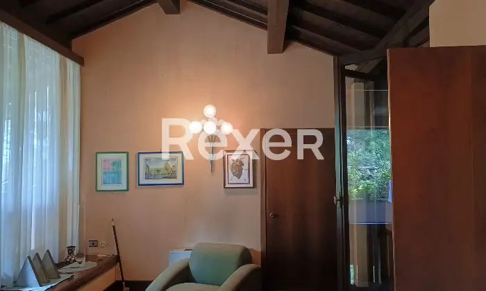 Rexer-Gallarate-Villa-singola-con-piscina-interna-sala-cinema-e-grande-giardino-Altro