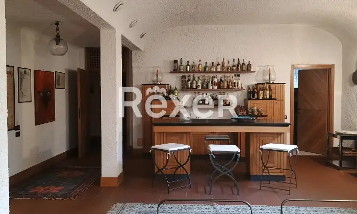 Rexer-Gallarate-Villa-singola-con-piscina-interna-sala-cinema-e-grande-giardino-Altro