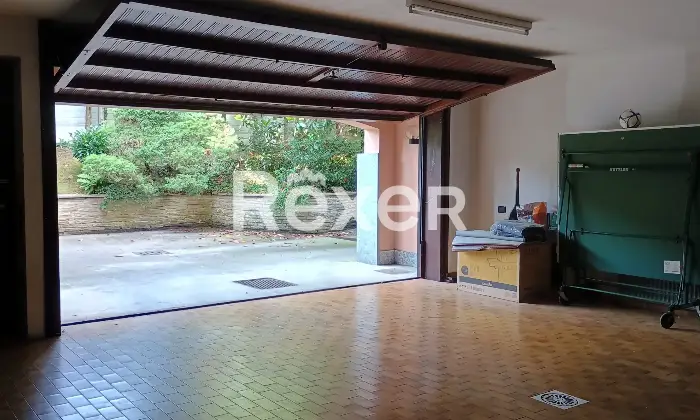 Rexer-Gallarate-Villa-singola-con-piscina-interna-sala-cinema-e-grande-giardino-Altro