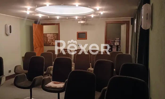 Rexer-Gallarate-Villa-singola-con-piscina-interna-sala-cinema-e-grande-giardino-Altro