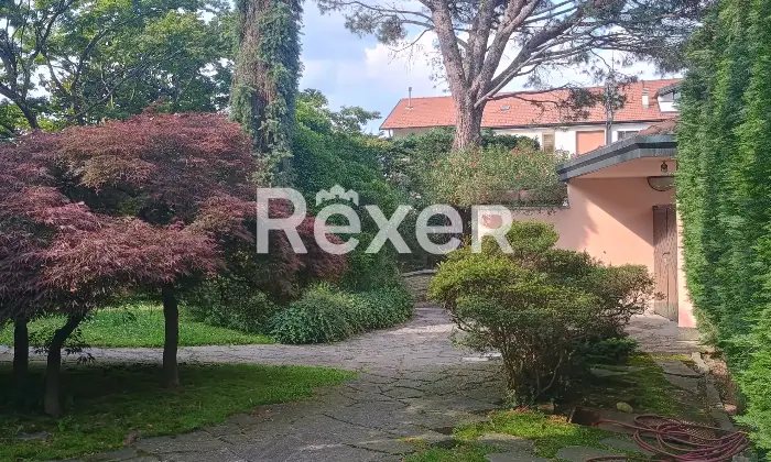 Rexer-Gallarate-Villa-singola-con-piscina-interna-sala-cinema-e-grande-giardino-Altro