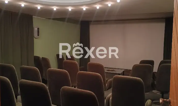 Rexer-Gallarate-Villa-singola-con-piscina-interna-sala-cinema-e-grande-giardino-Altro