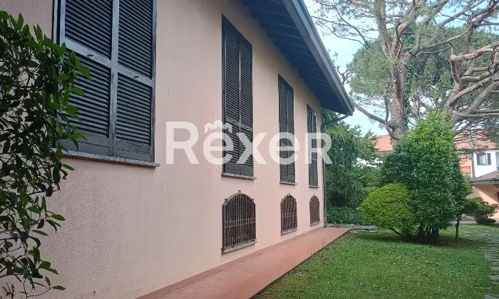 Rexer-Gallarate-Villa-singola-con-piscina-interna-sala-cinema-e-grande-giardino-Altro