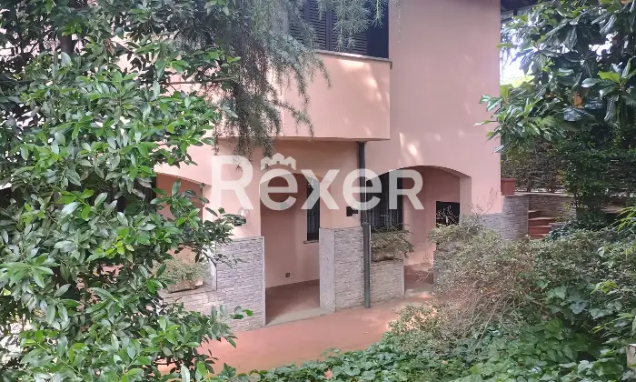 Rexer-Gallarate-Villa-singola-con-piscina-interna-sala-cinema-e-grande-giardino-Altro
