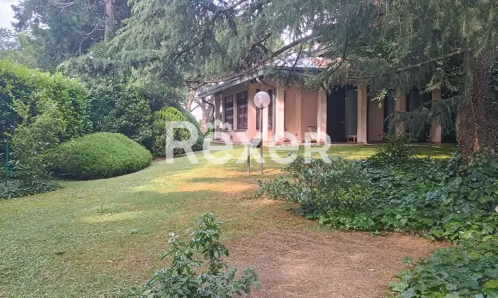 Rexer-Gallarate-Villa-singola-con-piscina-interna-sala-cinema-e-grande-giardino-Altro