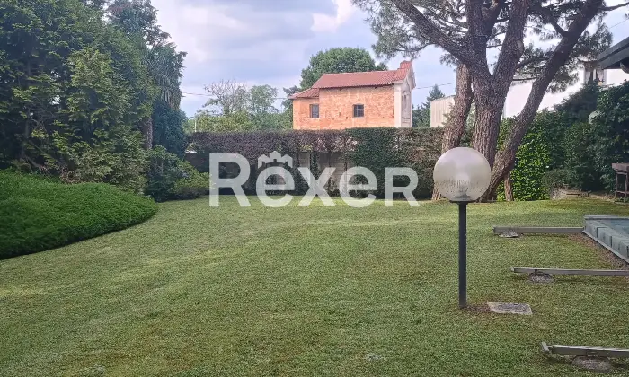 Rexer-Gallarate-Villa-singola-con-piscina-interna-sala-cinema-e-grande-giardino-Altro