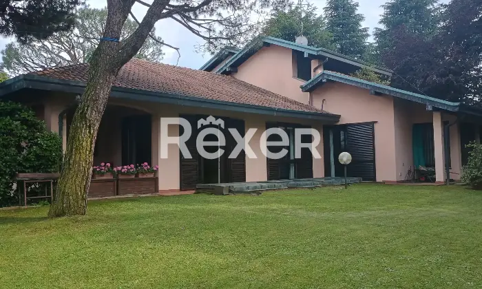 Rexer-Gallarate-Villa-singola-con-piscina-interna-sala-cinema-e-grande-giardino-Altro