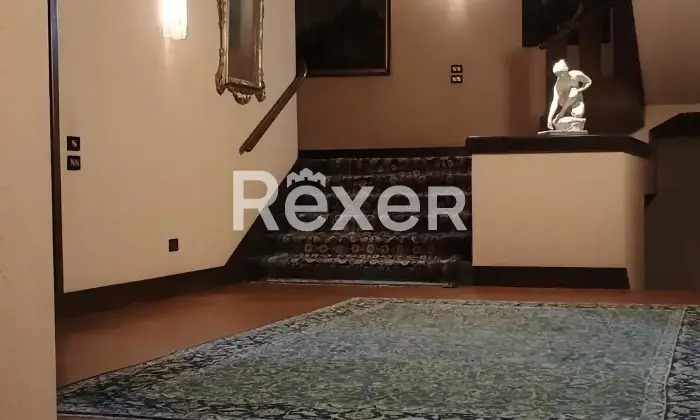 Rexer-Gallarate-Villa-singola-con-piscina-interna-sala-cinema-e-grande-giardino-Altro