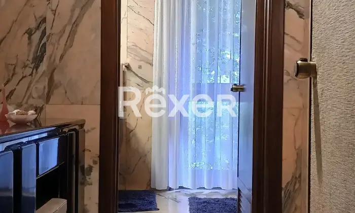 Rexer-Gallarate-Villa-singola-con-piscina-interna-sala-cinema-e-grande-giardino-Altro