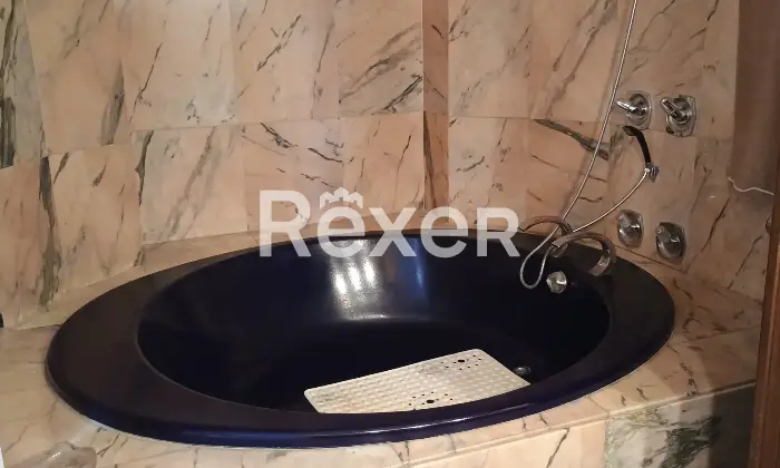 Rexer-Gallarate-Villa-singola-con-piscina-interna-sala-cinema-e-grande-giardino-Altro