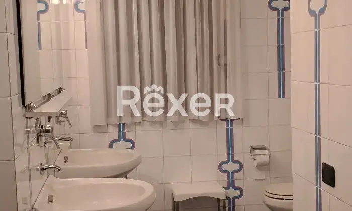 Rexer-Gallarate-Villa-singola-con-piscina-interna-sala-cinema-e-grande-giardino-Altro