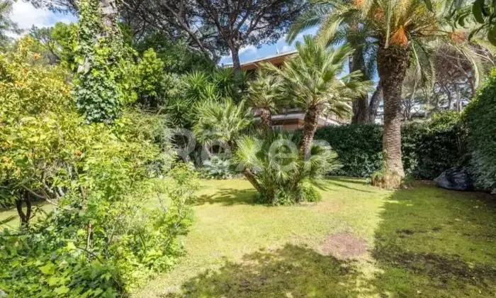 Rexer-Roma-ELEGANTE-VILLINO-CON-FINITURE-DI-PREGIO-SU-PI-LIVELLI-CON-GIARDINO-Altro
