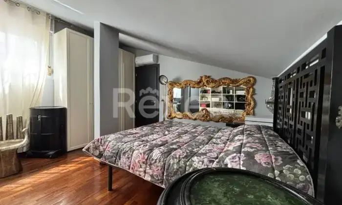 Rexer-Roma-ELEGANTE-VILLINO-CON-FINITURE-DI-PREGIO-SU-PI-LIVELLI-CON-GIARDINO-Altro