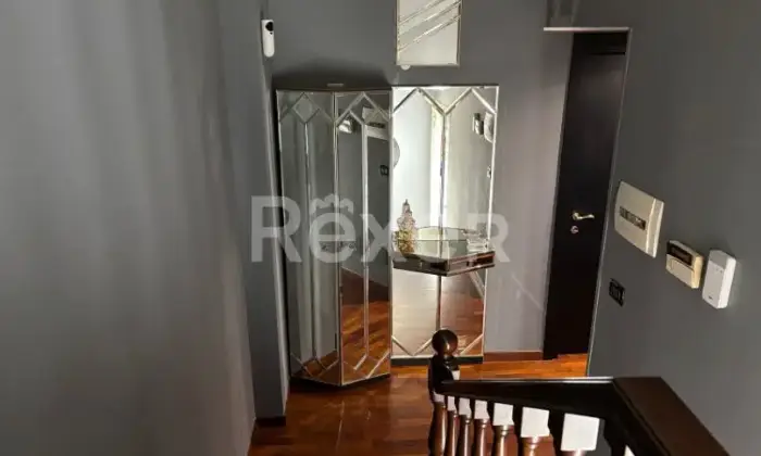 Rexer-Roma-ELEGANTE-VILLINO-CON-FINITURE-DI-PREGIO-SU-PI-LIVELLI-CON-GIARDINO-Altro
