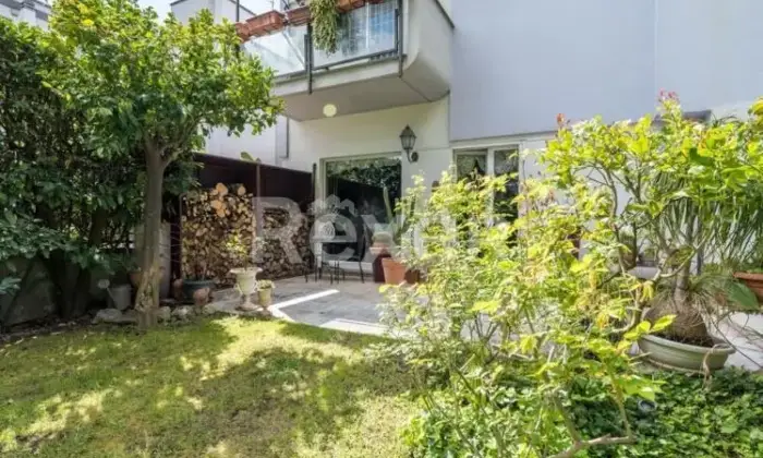 Rexer-Roma-ELEGANTE-VILLINO-CON-FINITURE-DI-PREGIO-SU-PI-LIVELLI-CON-GIARDINO-Altro
