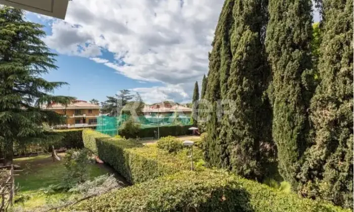 Rexer-Roma-ELEGANTE-VILLINO-CON-FINITURE-DI-PREGIO-SU-PI-LIVELLI-CON-GIARDINO-Altro