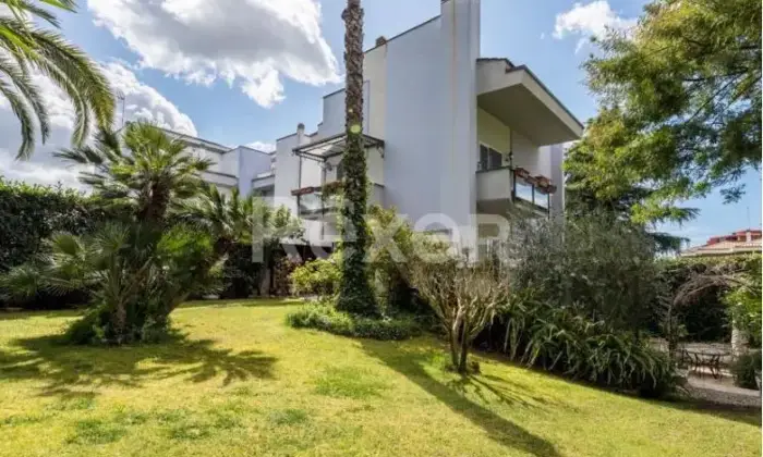 Rexer-Roma-ELEGANTE-VILLINO-CON-FINITURE-DI-PREGIO-SU-PI-LIVELLI-CON-GIARDINO-Altro