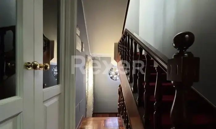 Rexer-Roma-ELEGANTE-VILLINO-CON-FINITURE-DI-PREGIO-SU-PI-LIVELLI-CON-GIARDINO-Altro