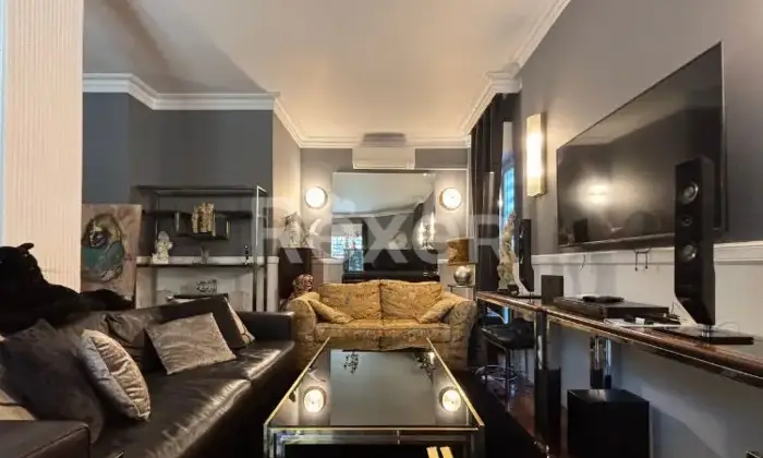 Rexer-Roma-ELEGANTE-VILLINO-CON-FINITURE-DI-PREGIO-SU-PI-LIVELLI-CON-GIARDINO-Altro