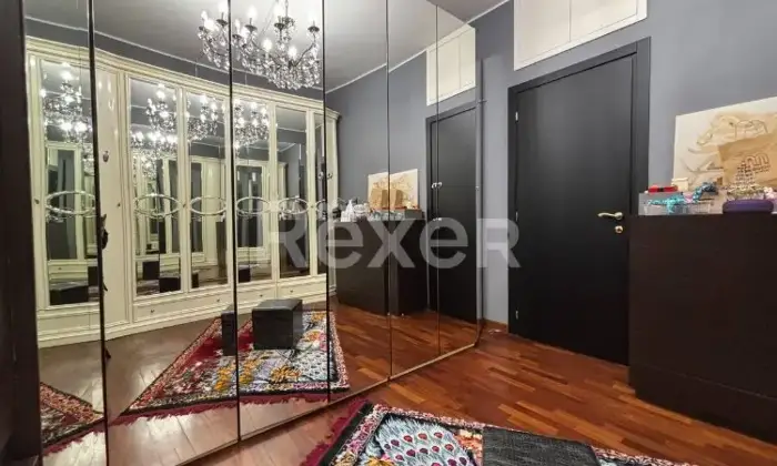 Rexer-Roma-ELEGANTE-VILLINO-CON-FINITURE-DI-PREGIO-SU-PI-LIVELLI-CON-GIARDINO-Altro