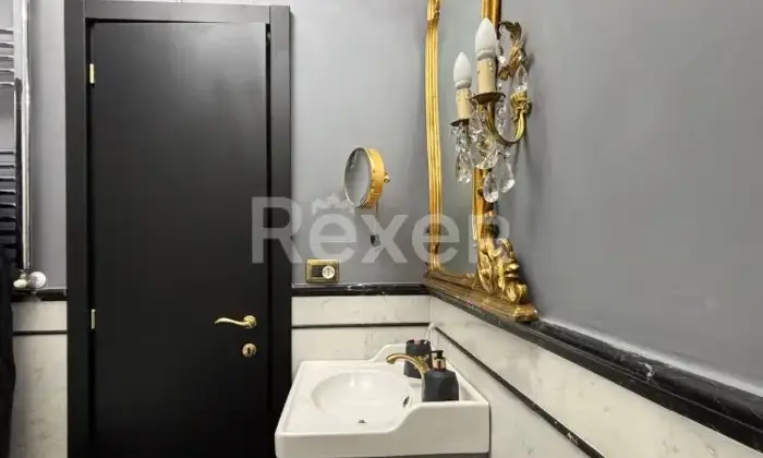 Rexer-Roma-ELEGANTE-VILLINO-CON-FINITURE-DI-PREGIO-SU-PI-LIVELLI-CON-GIARDINO-Altro