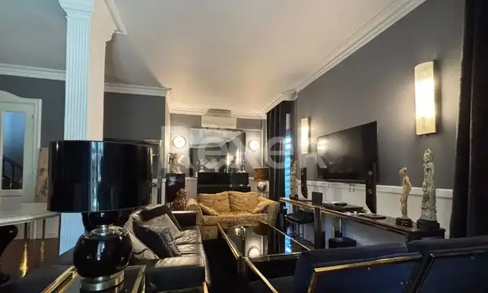 Rexer-Roma-ELEGANTE-VILLINO-CON-FINITURE-DI-PREGIO-SU-PI-LIVELLI-CON-GIARDINO-Altro