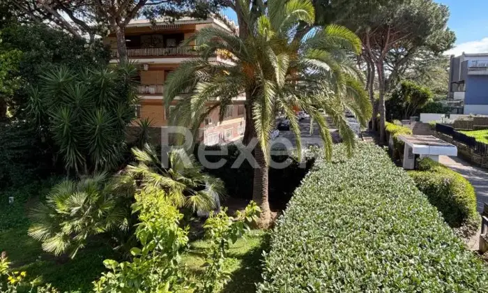 Rexer-Roma-ELEGANTE-VILLINO-CON-FINITURE-DI-PREGIO-SU-PI-LIVELLI-CON-GIARDINO-Altro