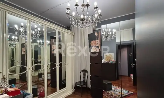 Rexer-Roma-ELEGANTE-VILLINO-CON-FINITURE-DI-PREGIO-SU-PI-LIVELLI-CON-GIARDINO-Altro