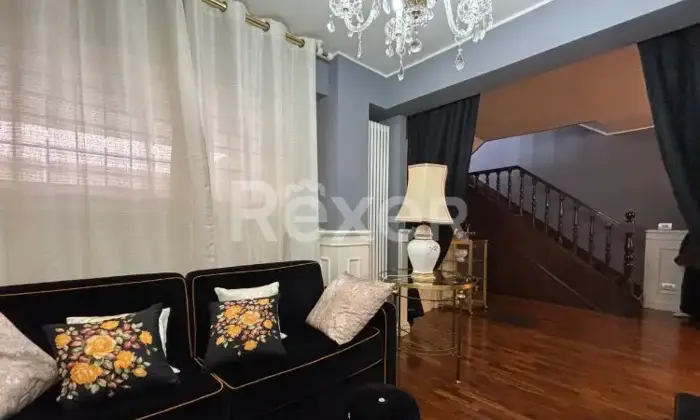 Rexer-Roma-ELEGANTE-VILLINO-CON-FINITURE-DI-PREGIO-SU-PI-LIVELLI-CON-GIARDINO-Altro