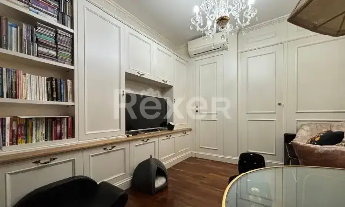 Rexer-Roma-ELEGANTE-VILLINO-CON-FINITURE-DI-PREGIO-SU-PI-LIVELLI-CON-GIARDINO-Altro