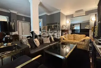Rexer-Roma-ELEGANTE-VILLINO-CON-FINITURE-DI-PREGIO-SU-PI-LIVELLI-CON-GIARDINO-Altro