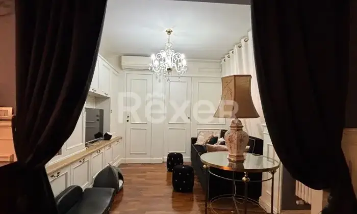 Rexer-Roma-ELEGANTE-VILLINO-CON-FINITURE-DI-PREGIO-SU-PI-LIVELLI-CON-GIARDINO-Altro