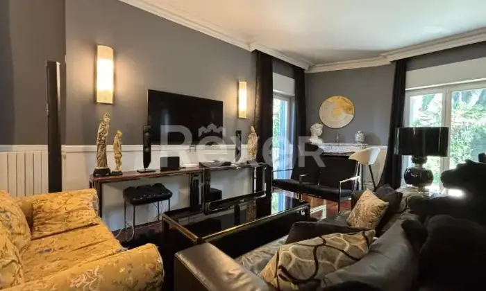 Rexer-Roma-ELEGANTE-VILLINO-CON-FINITURE-DI-PREGIO-SU-PI-LIVELLI-CON-GIARDINO-Altro